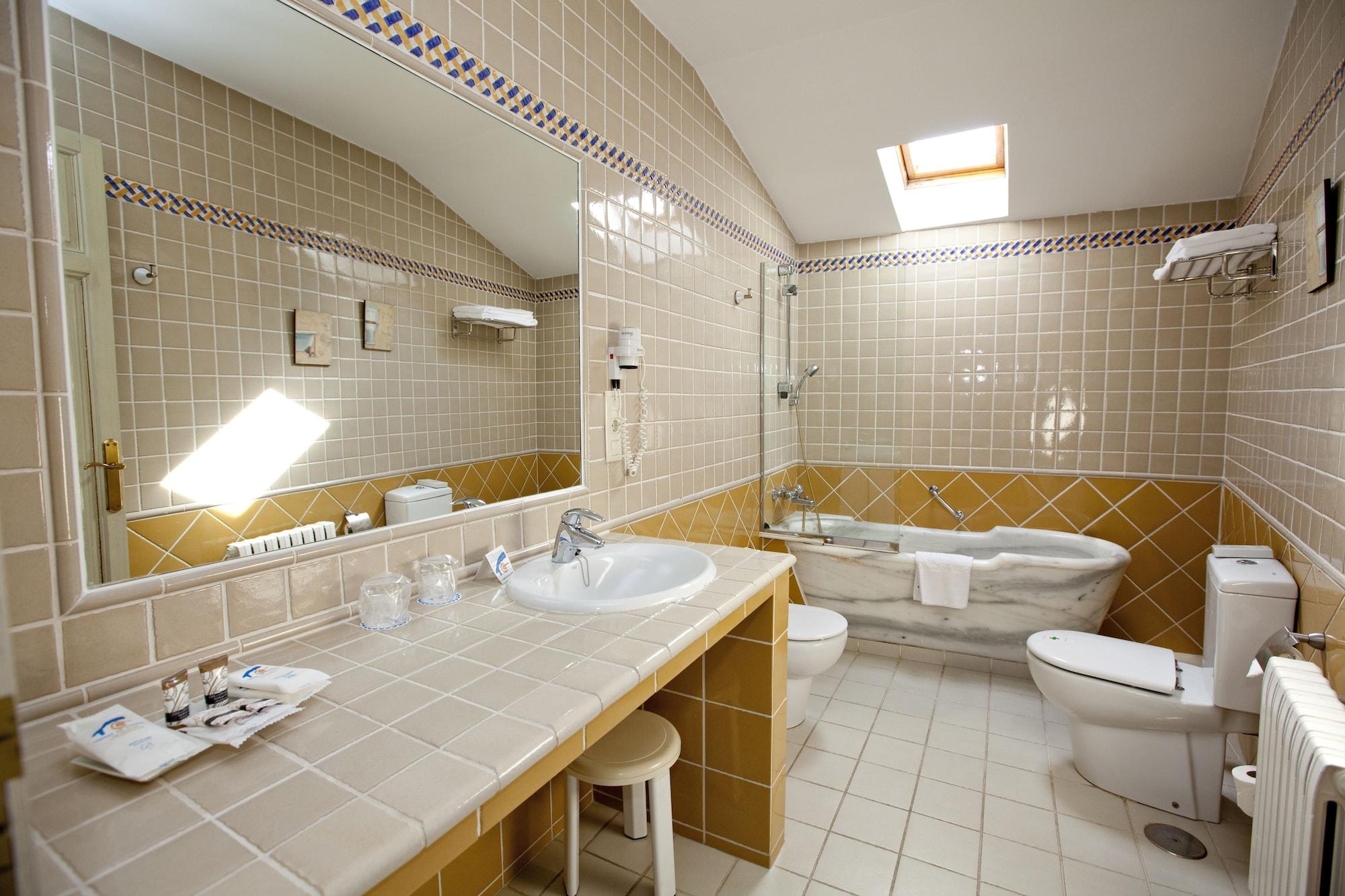 Termas De Cuntis - Hotel Castro Do Balneario ภายนอก รูปภาพ